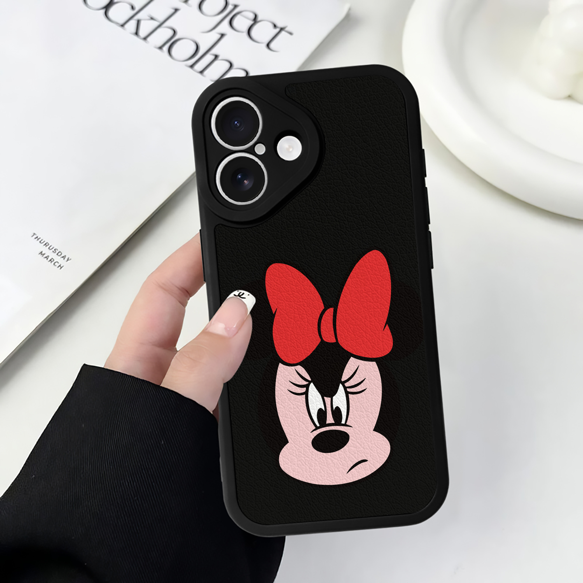 （画像用） ミッキーマウス Mickey Mouse 【iPhone 16シリーズ対応】シリコンスマホケース（レザー調） 材質：シリコン